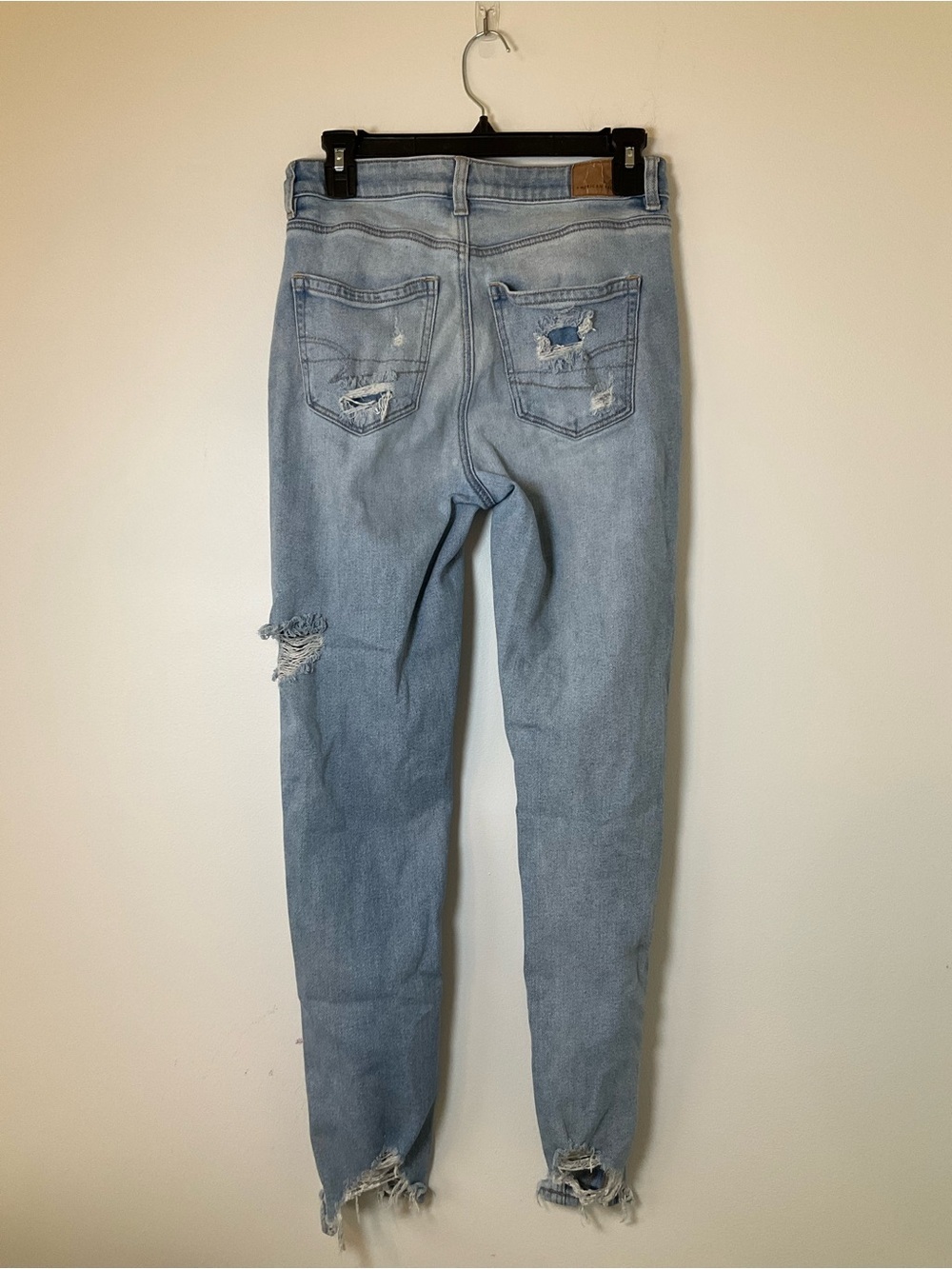 American Eagle Mom Jeans Distressed Light Wash Size 4 Long - Picture 2 of 5